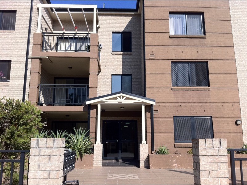 8/41 Cairds Avenue, Bankstown NSW 2200