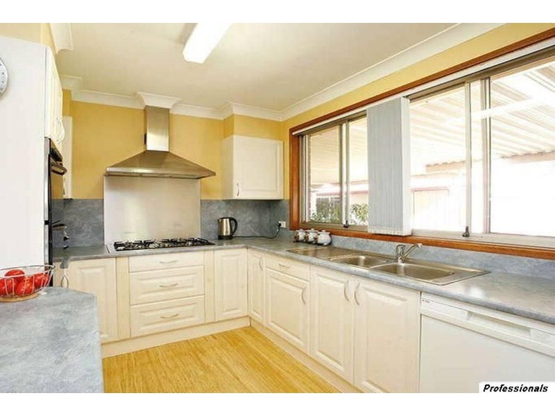 3 Hakea Close, Casula NSW 2170