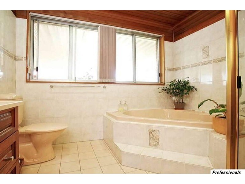 3 Hakea Close, Casula NSW 2170