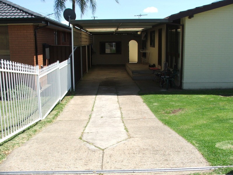 10 Rex Road, Georges Hall NSW 2198