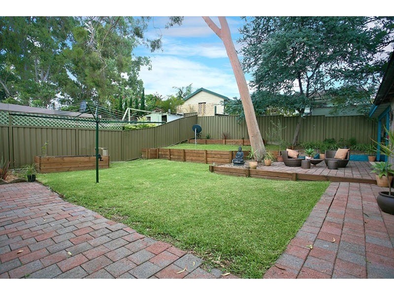 28 Donnington Avenue, Georges Hall NSW 2198