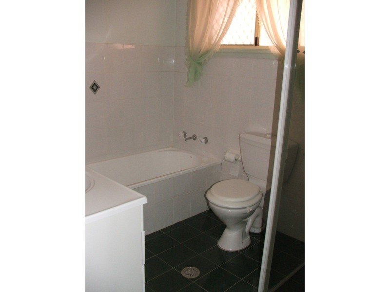 2/27 William Street, Condell Park NSW 2200