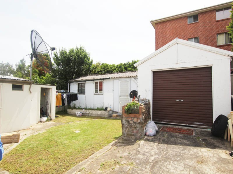 76 Cairds Avenue, Bankstown NSW 2200