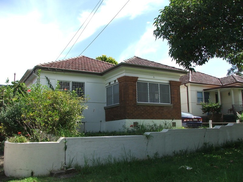 76 Cairds Avenue, Bankstown NSW 2200