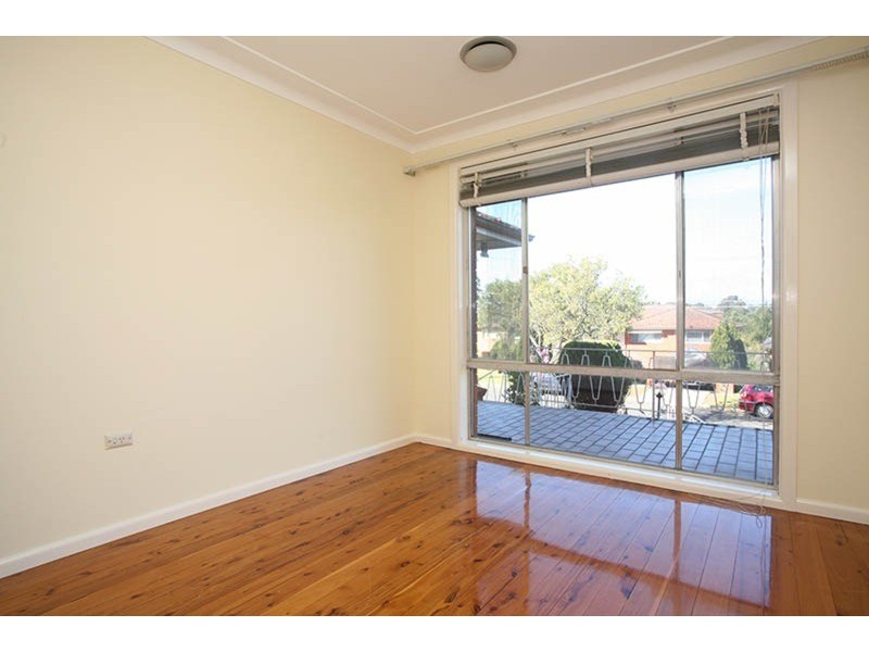16 Suncroft Avenue, Georges Hall NSW 2198