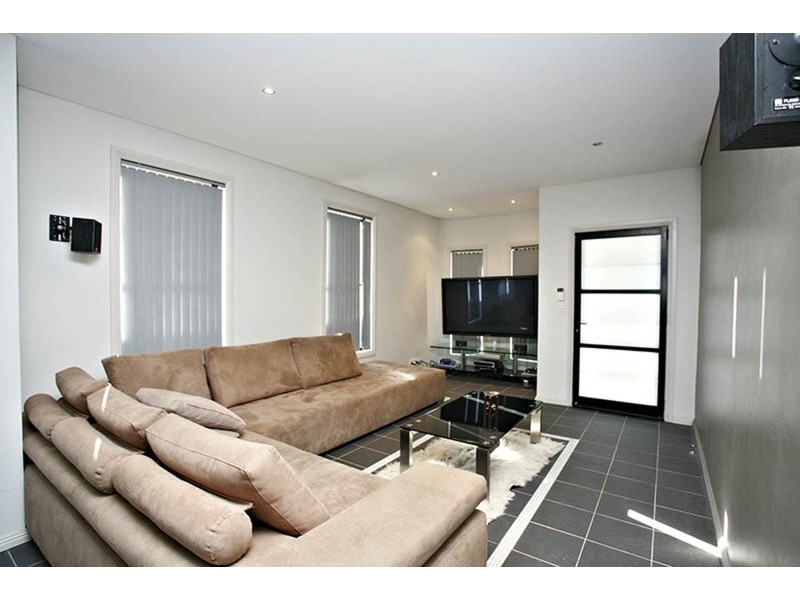 10 Lindsay Street, Panania NSW 2213