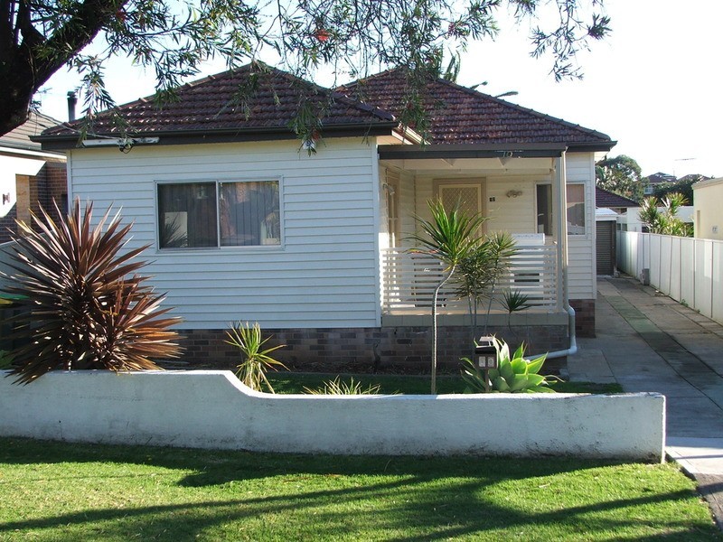 10 Ada Street, Kingsgrove NSW 2208