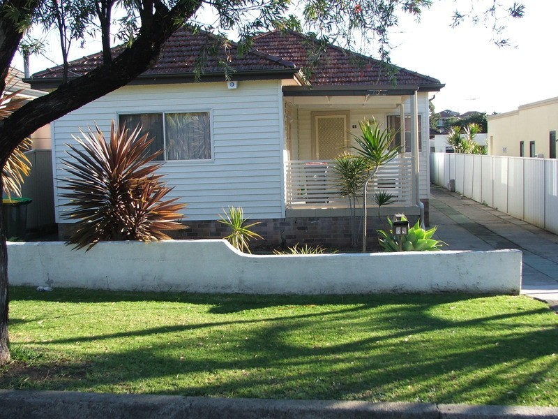 10 Ada Street, Kingsgrove NSW 2208