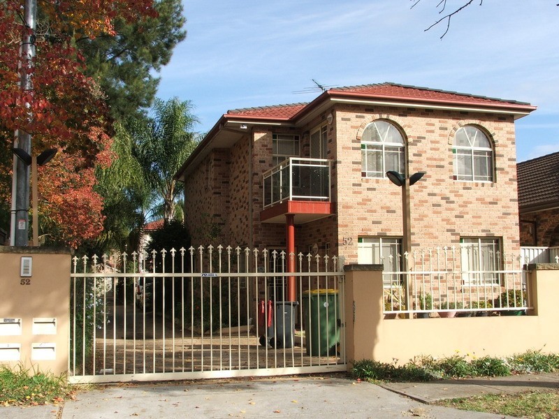 2/52 Chertsey  Avenue, Bankstown NSW 2200