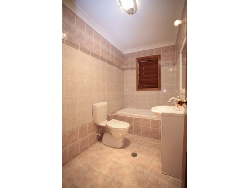 2/52 Chertsey  Avenue, Bankstown NSW 2200