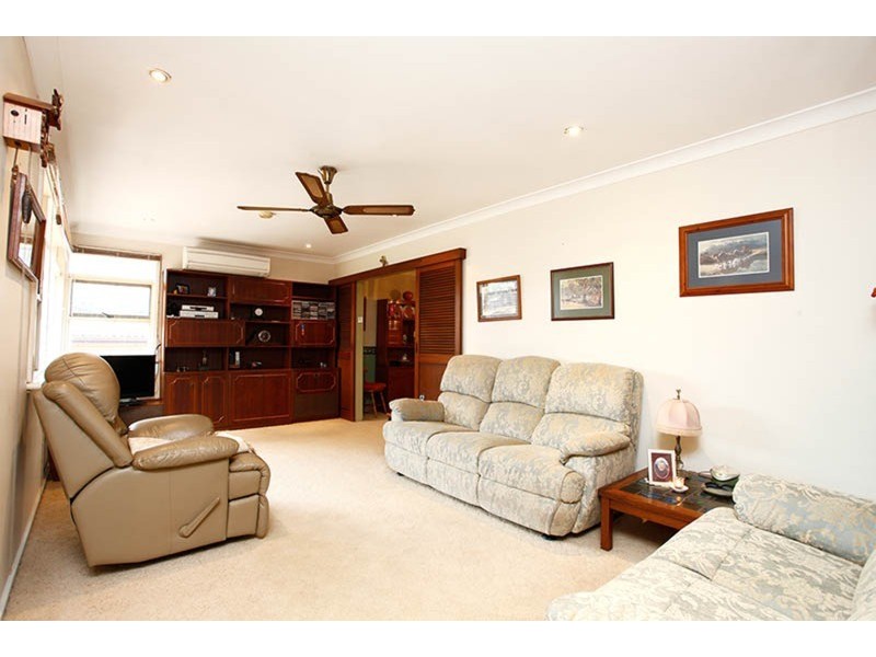 2 Petrie Place, Georges Hall NSW 2198