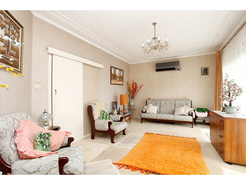 7 Lockwood  Avenue, Greenacre NSW 2190