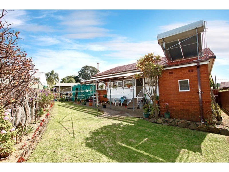 7 Lockwood  Avenue, Greenacre NSW 2190