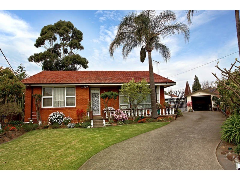 7 Lockwood Avenue, Greenacre NSW 2190