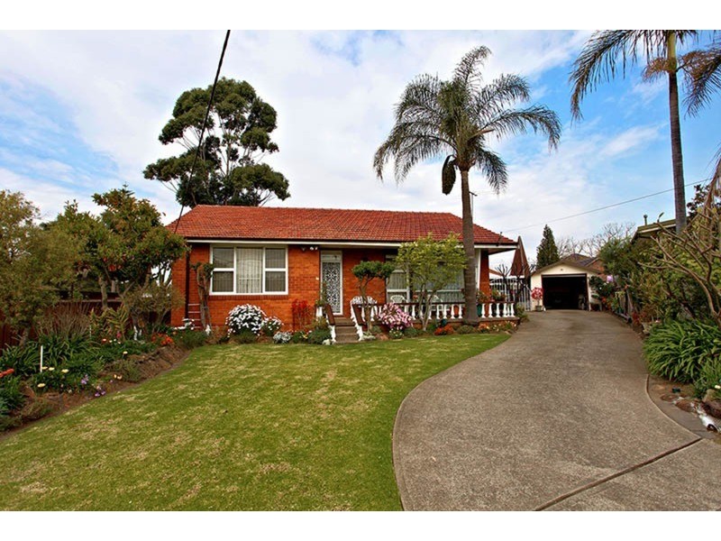 7 Lockwood Avenue, Greenacre NSW 2190