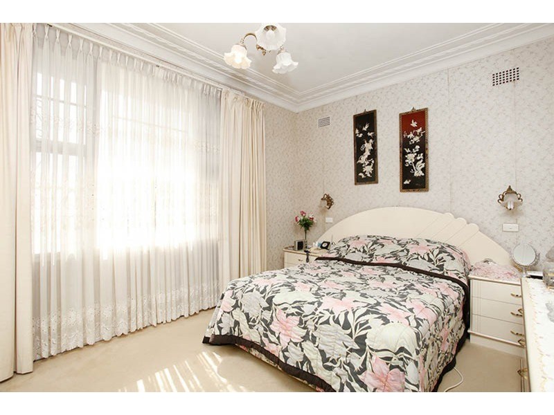 7 Lockwood Avenue, Greenacre NSW 2190