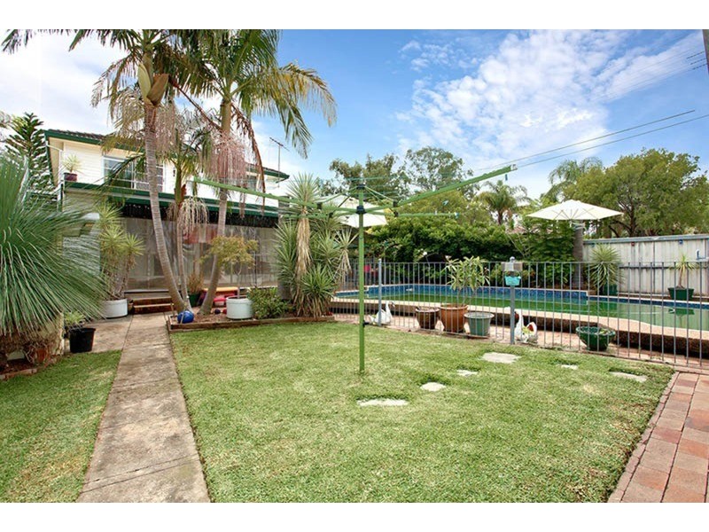 33 Beale Street, Georges Hall NSW 2198