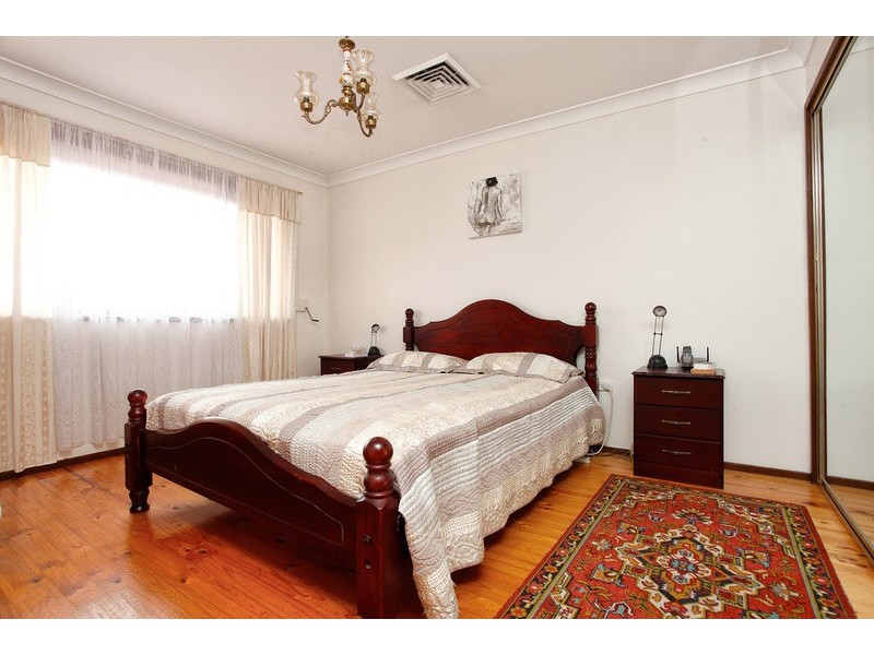 5 Tumut  Close, Bankstown NSW 2200