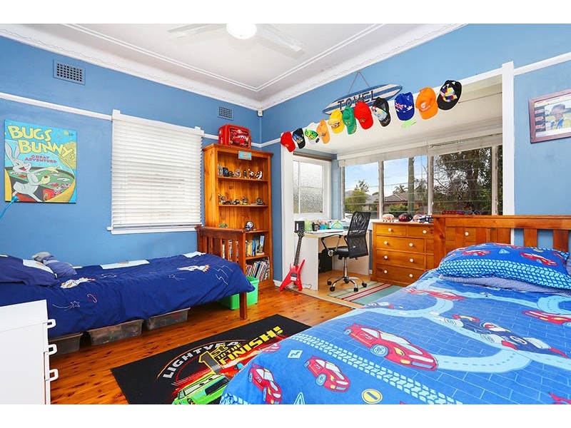 32 Haig Avenue, Georges Hall NSW 2198