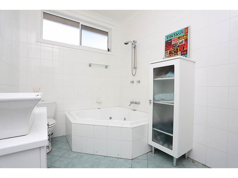 32 Haig Avenue, Georges Hall NSW 2198