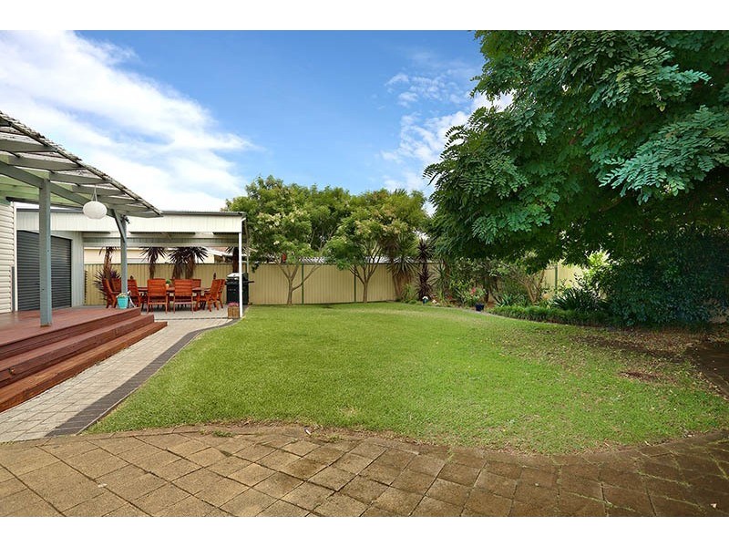 32 Haig Avenue, Georges Hall NSW 2198