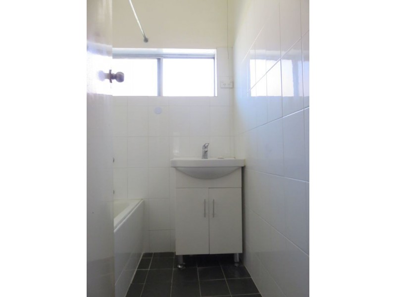 9 Seaman Avenue, Fairfield East NSW 2165