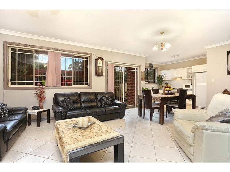 2/9 Chiswick Road, Greenacre NSW 2190