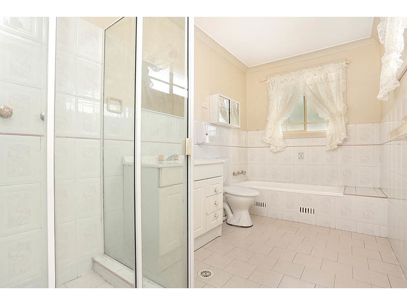 2/9 Chiswick Road, Greenacre NSW 2190