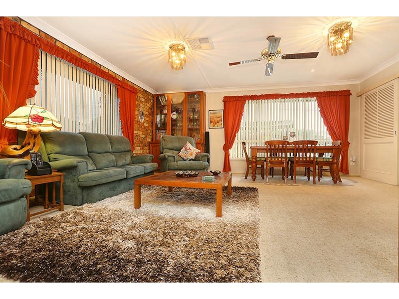 15 Lincoln Road, Georges Hall NSW 2198