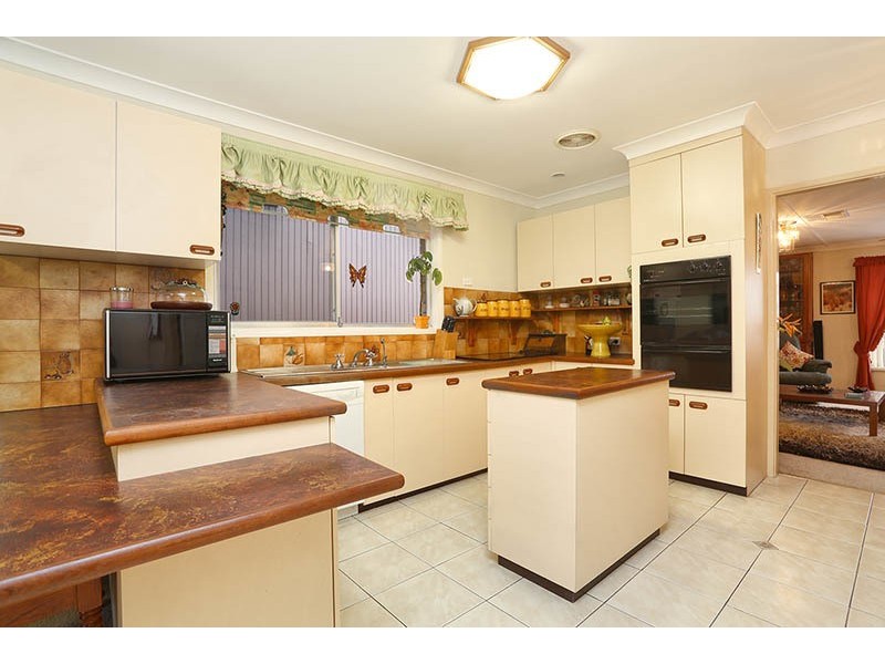 15 Lincoln Road, Georges Hall NSW 2198