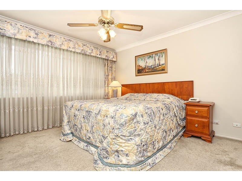 15 Lincoln Road, Georges Hall NSW 2198