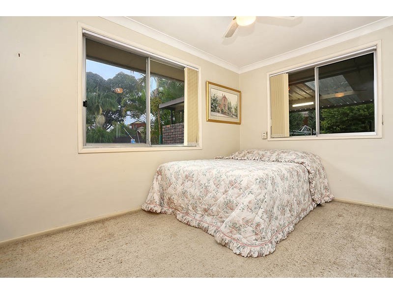 15 Lincoln Road, Georges Hall NSW 2198