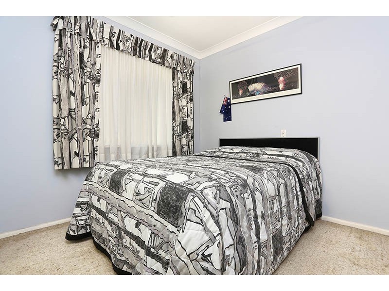 15 Lincoln Road, Georges Hall NSW 2198