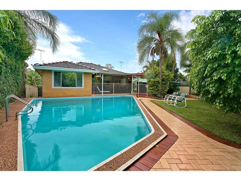 15 Lincoln Road, Georges Hall NSW 2198