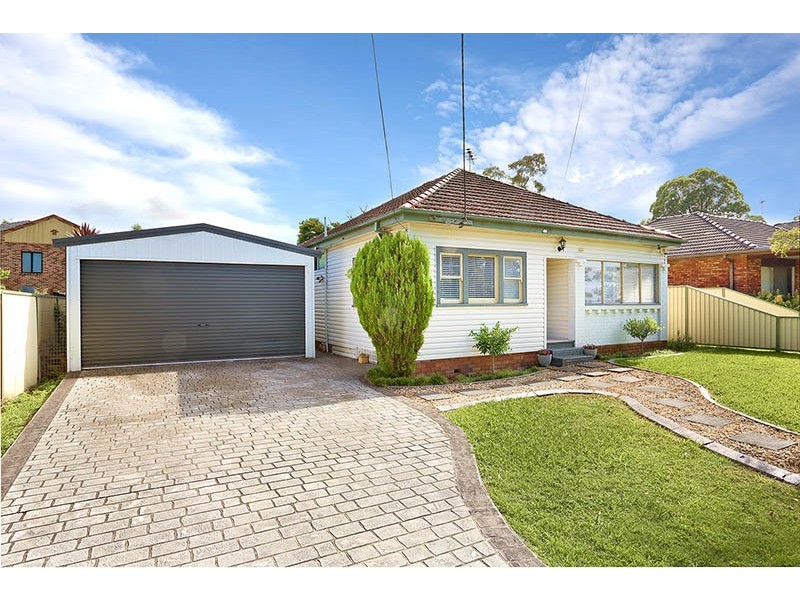 32 Haig Avenue, Georges Hall NSW 2198