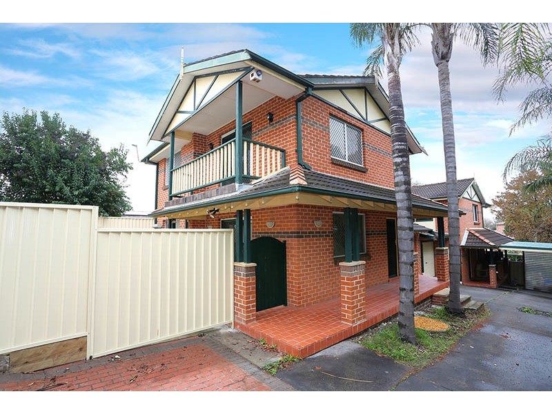1/152A Hillcrest Avenue, Greenacre NSW 2190