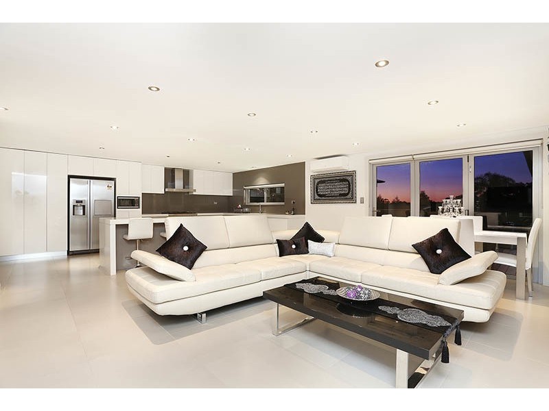 88 Oak Drive, Georges Hall NSW 2198