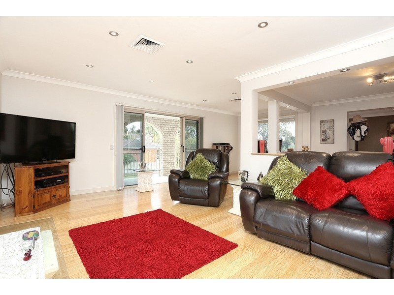 11 Lincoln Road, Georges Hall NSW 2198