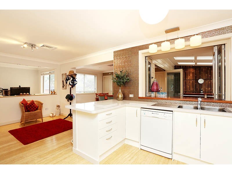 11 Lincoln Road, Georges Hall NSW 2198