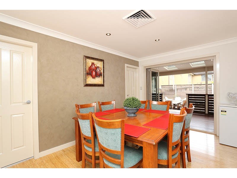 11 Lincoln Road, Georges Hall NSW 2198