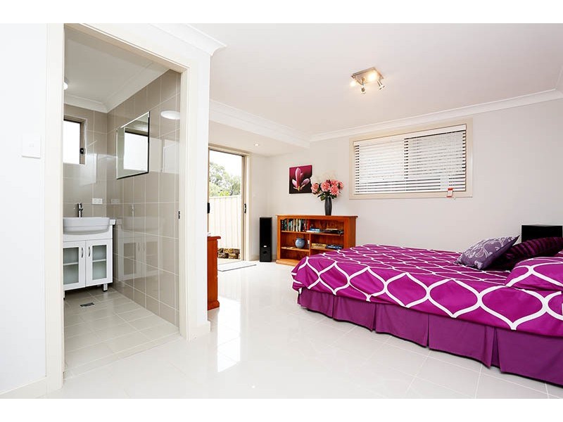 11 Lincoln Road, Georges Hall NSW 2198