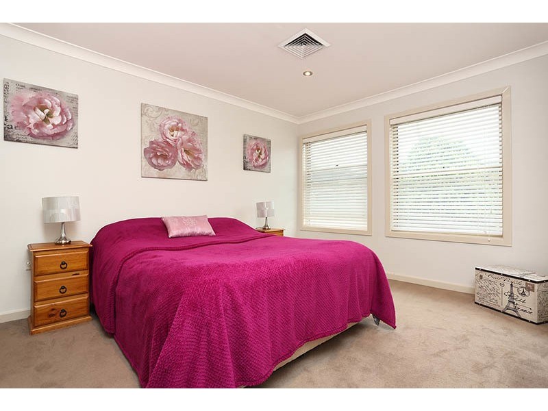 11 Lincoln Road, Georges Hall NSW 2198