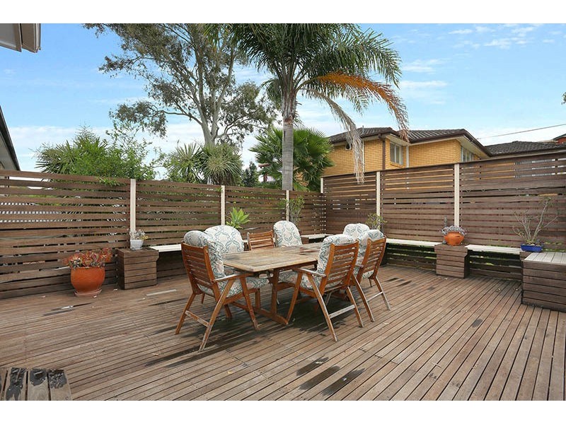 11 Lincoln Road, Georges Hall NSW 2198