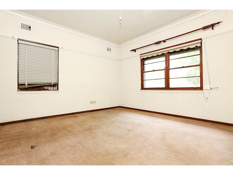 32 Macquarie Street, Greenacre NSW 2190