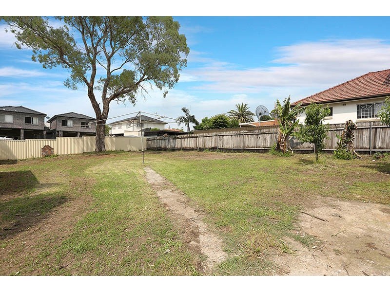 32 Macquarie Street, Greenacre NSW 2190