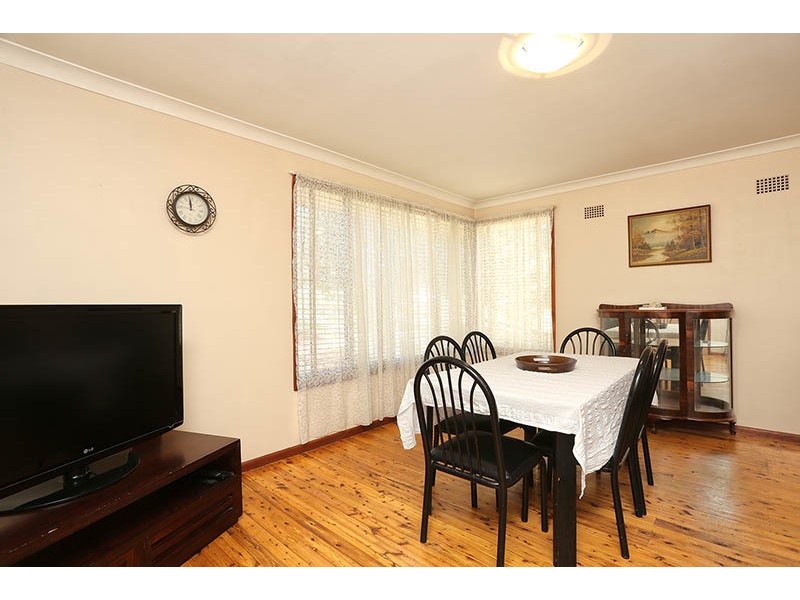 35 Donington Avenue, Georges Hall NSW 2198