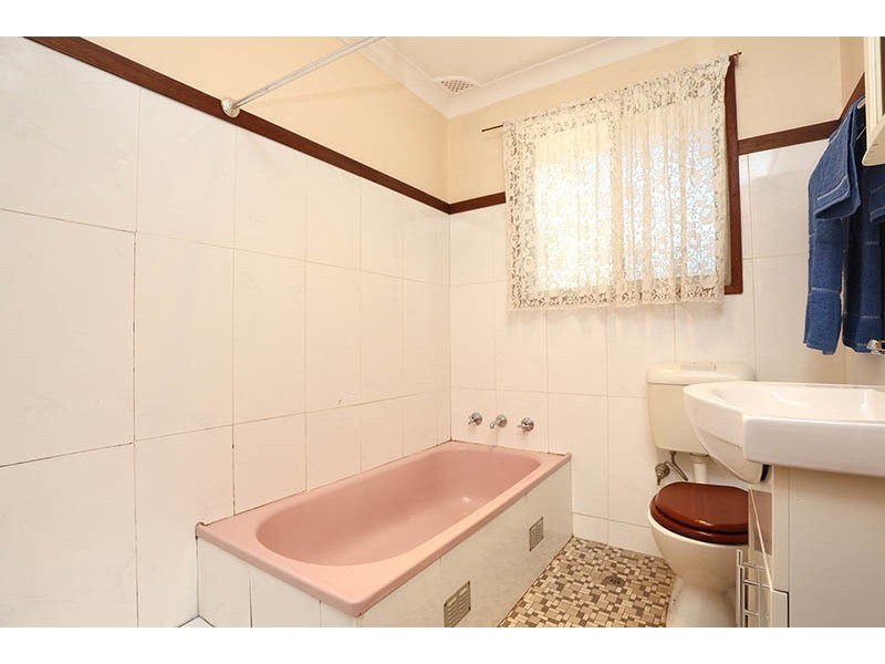 35 Donington Avenue, Georges Hall NSW 2198