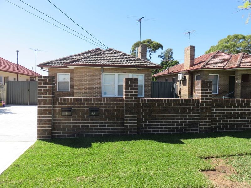 9 Seaman Avenue, Fairfield East NSW 2165