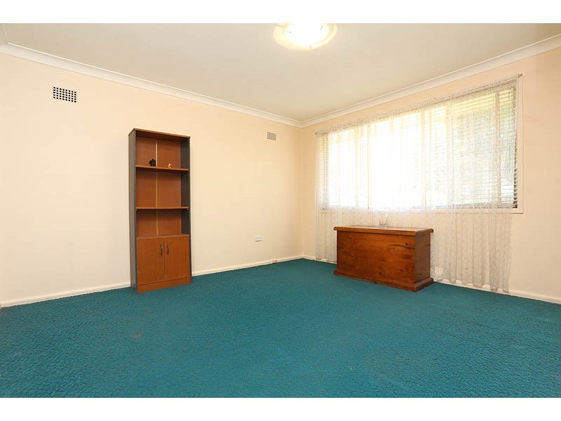 35 Donington Avenue, Georges Hall NSW 2198