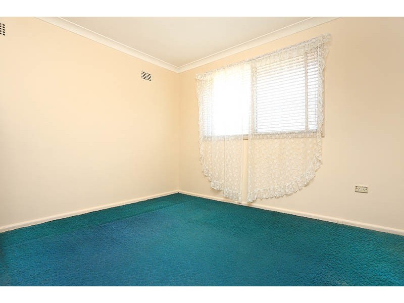 35 Donington Avenue, Georges Hall NSW 2198